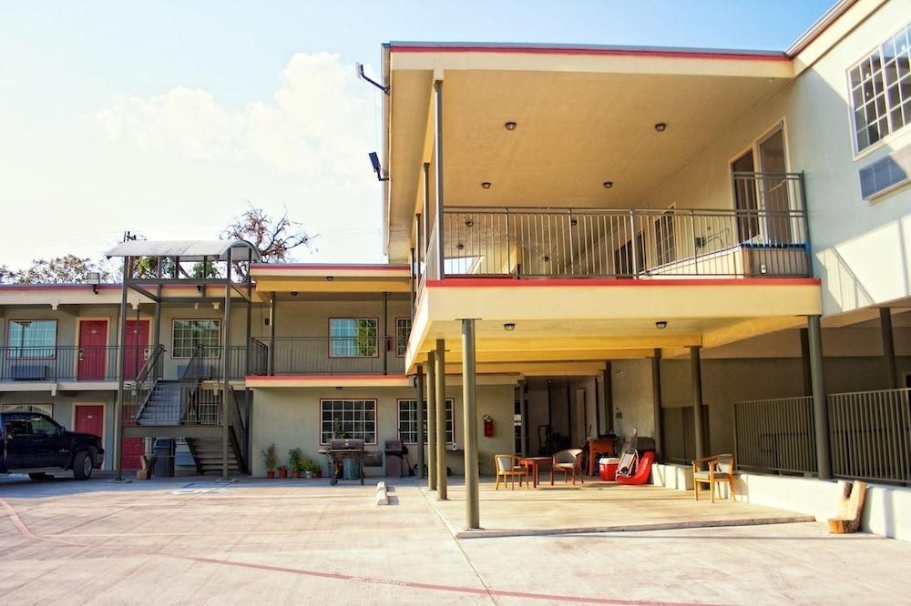 Whispering Palms Inn Del Rio Ngoại thất bức ảnh