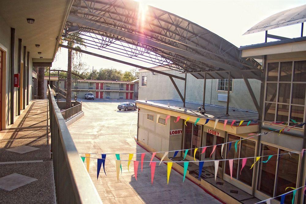 Whispering Palms Inn Del Rio Ngoại thất bức ảnh